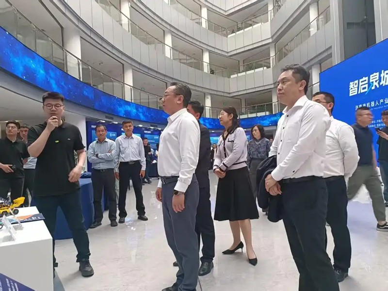 首届机器人产业创新成果展举办！济南机器人产业实现“面对面”对接 业内动态 第2张